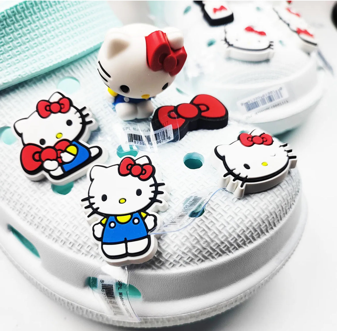 Set de 10 pin de hello Kitty en - 3D