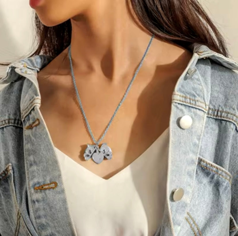Collar con colgante de mariposa