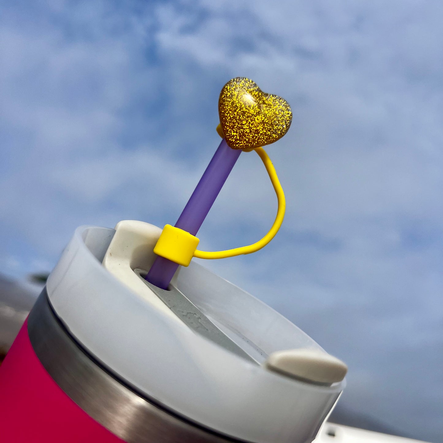 Protector de cañita corazón amarillo glitter