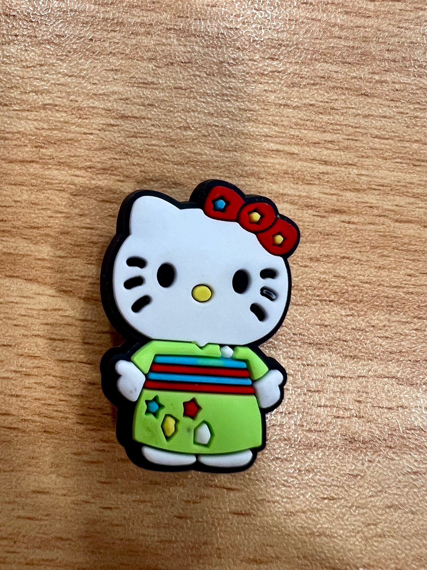 Dije o Pin de zuecos HK vestido