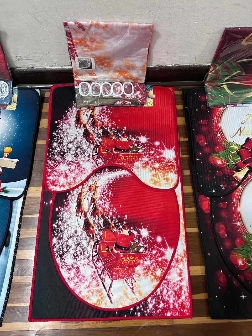 JUEGO 4 EN 1 NAVIDEÑO CON ALFOMBRA ANTIDESLIZANTE. PARA TAPA DE INODORO , TAPETE DE BAÑO BONITO Y BONITA CORTINA DE DUCHA IMPREMEABLE PAPA NOEL