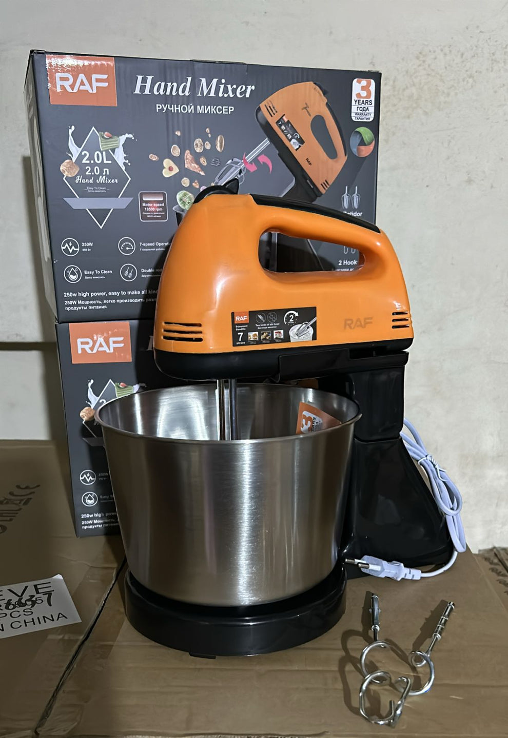 BATIDORA CON PEDESTAL 250W 7 VELOCIDADES