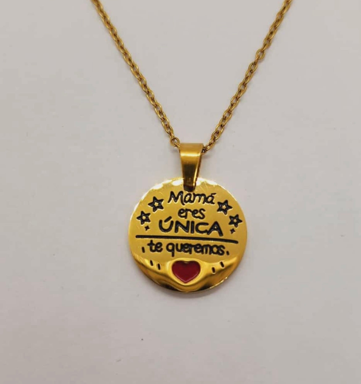 Collar de Acero inoxidable bañado en 18 k mamá eres la única
