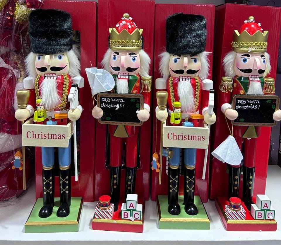 CASCANUECES CON PIZARRA NAVIDEÑOS DE 40 CM DE ALTO EN 2 HERMOSOS MODELOS