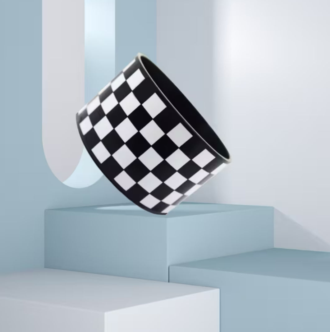 Base - Protector // cuadrado negro & Blanco //