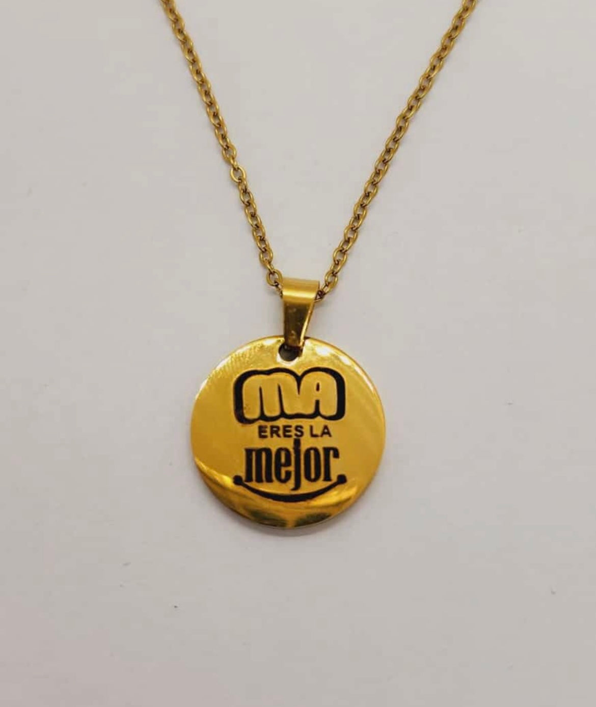 Collar ACero inoxidable bañado en 18 k Mamá eres la mejor