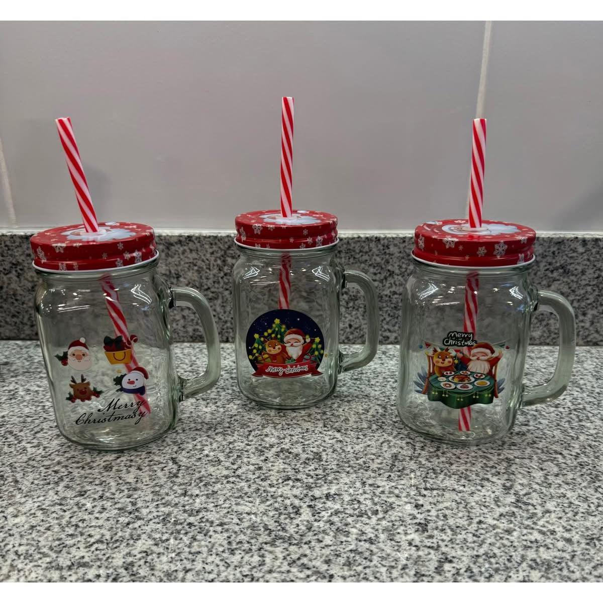 Vaso de vidrio con sorbete navideño