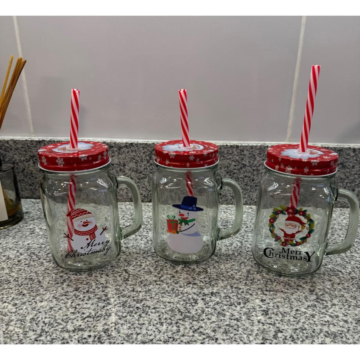 Vaso de vidrio con sorbete navideño