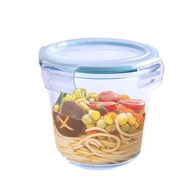 Cuencos de vidrios con tapas transparentes