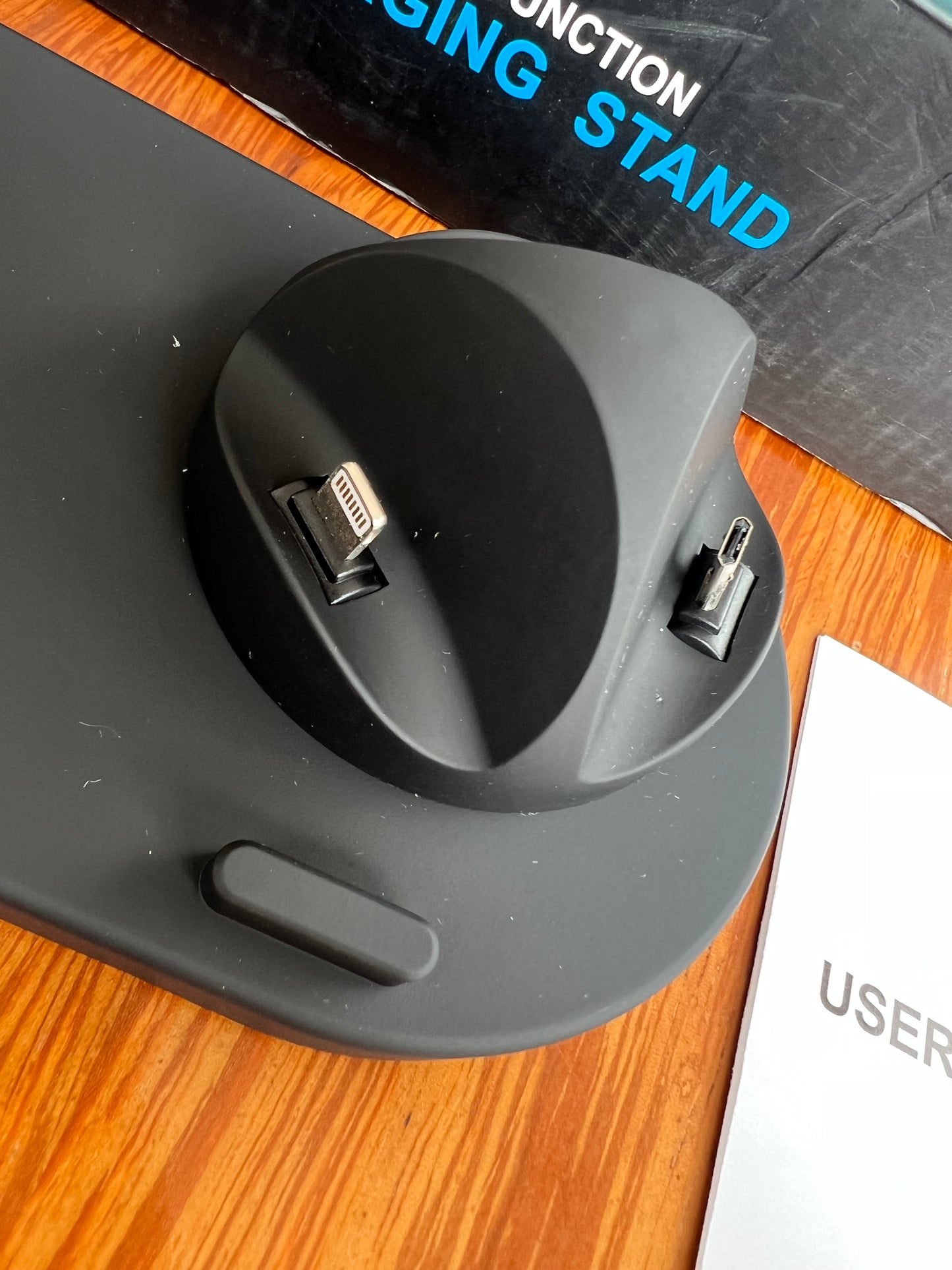 Estación de Base Carga Inalámbrica 4 en 1 para Celular iPhone, Android - negro