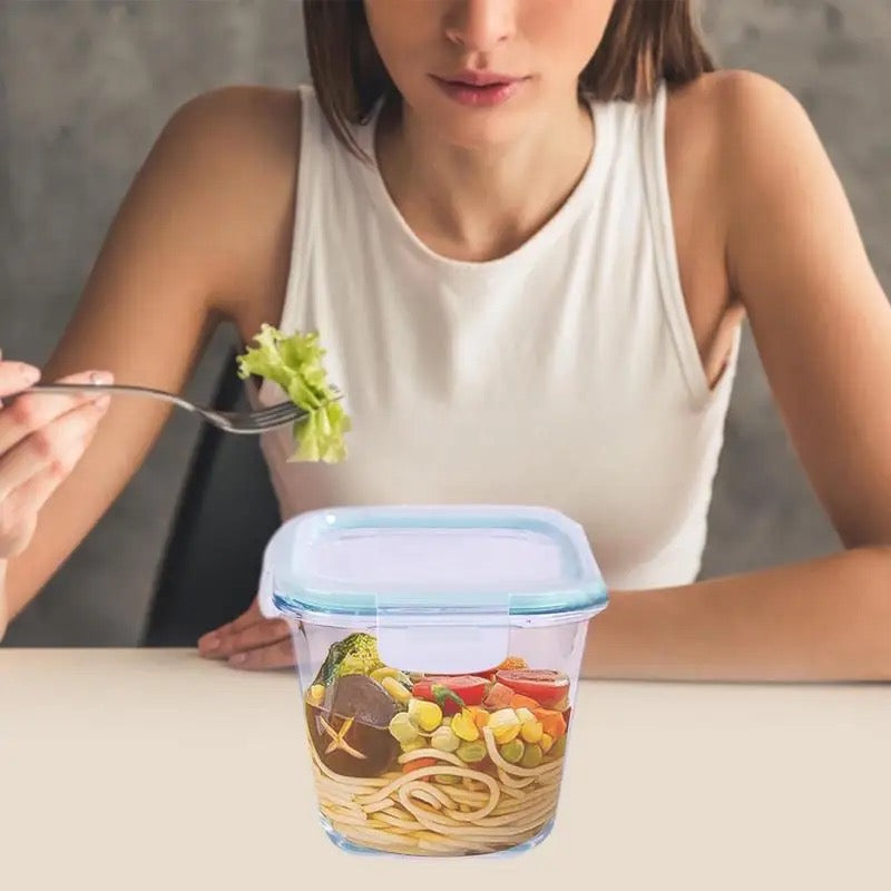 Cuencos de vidrios con tapas transparentes