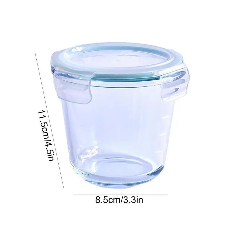 Cuencos de vidrios con tapas transparentes