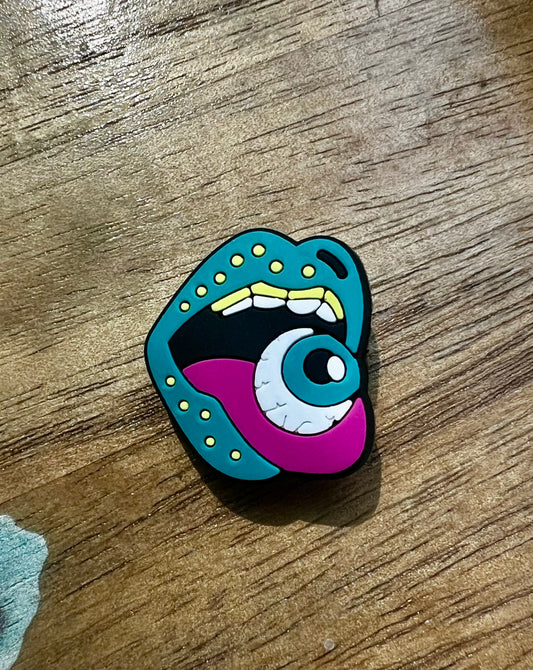 Pin o dije boca de terror