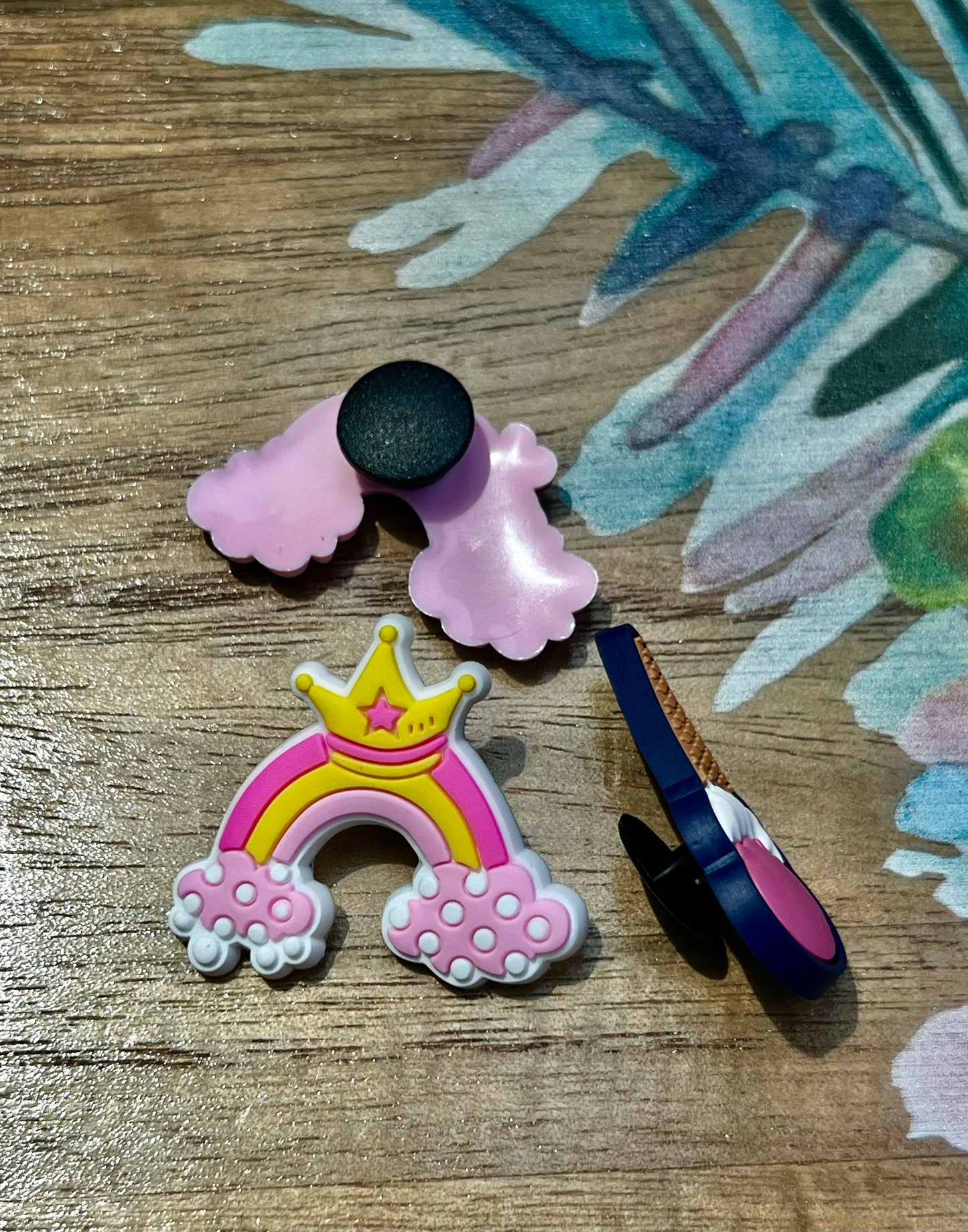 Pin o Dije arcoíris corona