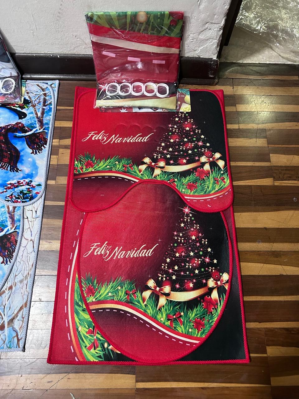 JUEGO 4 EN 1 NAVIDEÑO CON ALFOMBRA ANTIDESLIZANTE. PARA TAPA DE INODORO , TAPETE DE BAÑO BONITO Y BONITA CORTINA DE DUCHA IMPREMEABLE PAPA NOEL