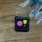 Pin o Dije maquillaje
