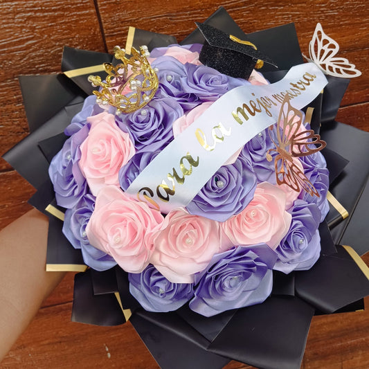Ramo de rosas con dedicatoria