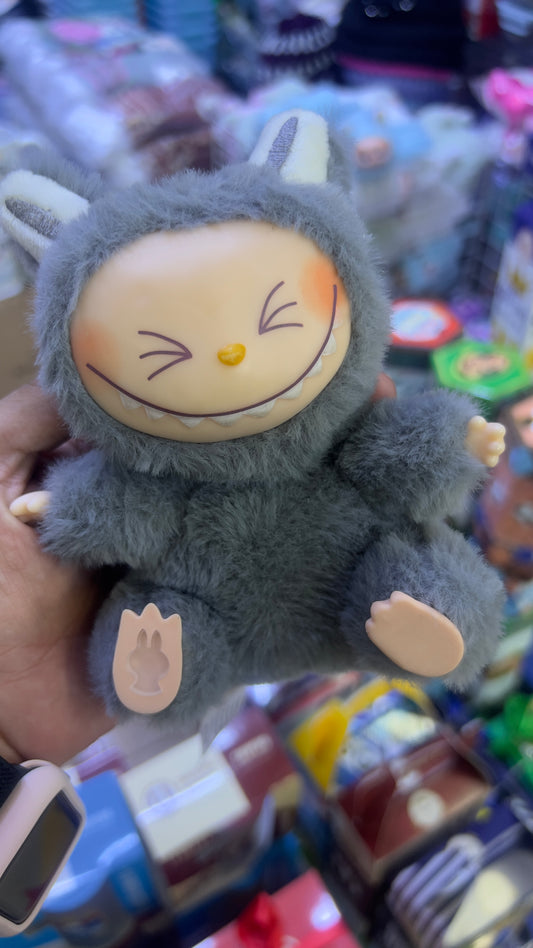 LABUBU MONSTER HAVE A SEAT POPMART DUPE CALIDAD A1 - MODELO /