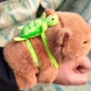 *CAPIBARA CON MOCHILA*