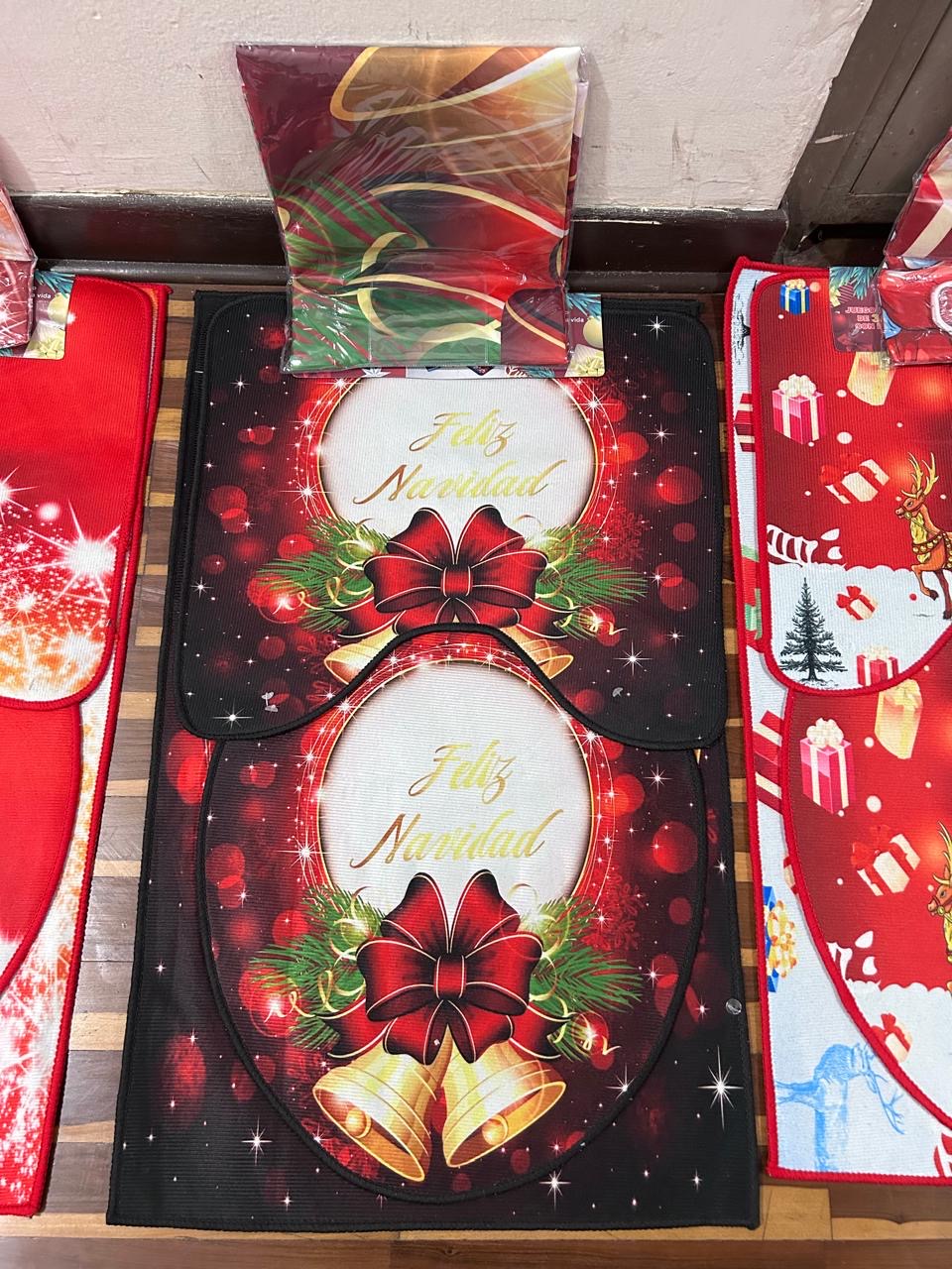 JUEGO 4 EN 1 NAVIDEÑO CON ALFOMBRA ANTIDESLIZANTE. PARA TAPA DE INODORO , TAPETE DE BAÑO BONITO Y BONITA CORTINA DE DUCHA IMPREMEABLE PAPA NOEL