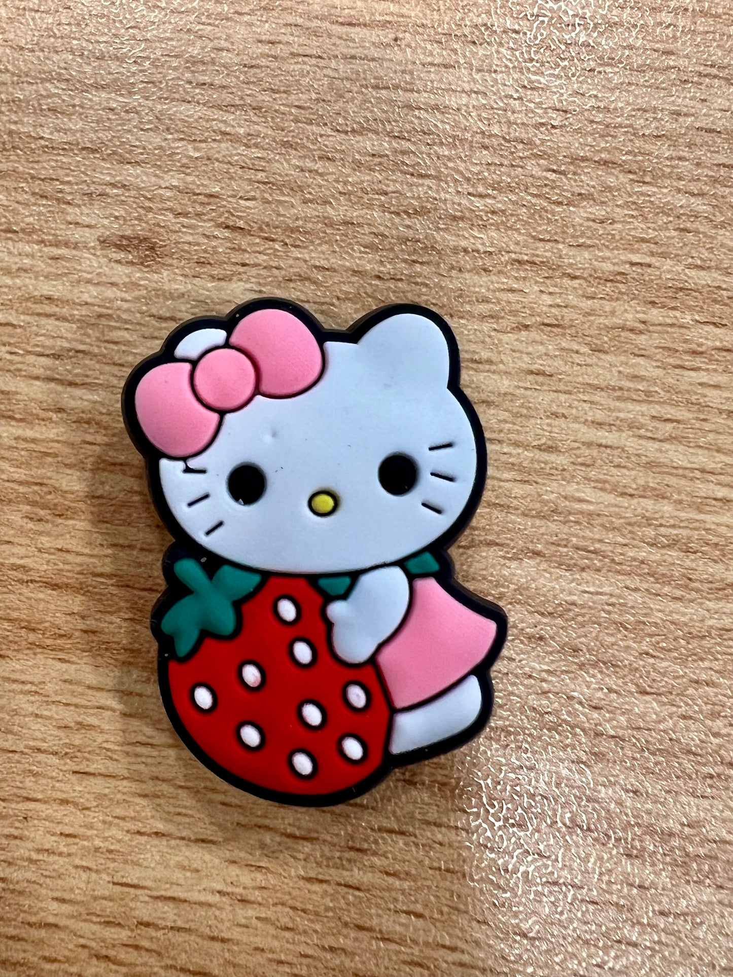 Dije o Pin de zuecos  HK Fresita