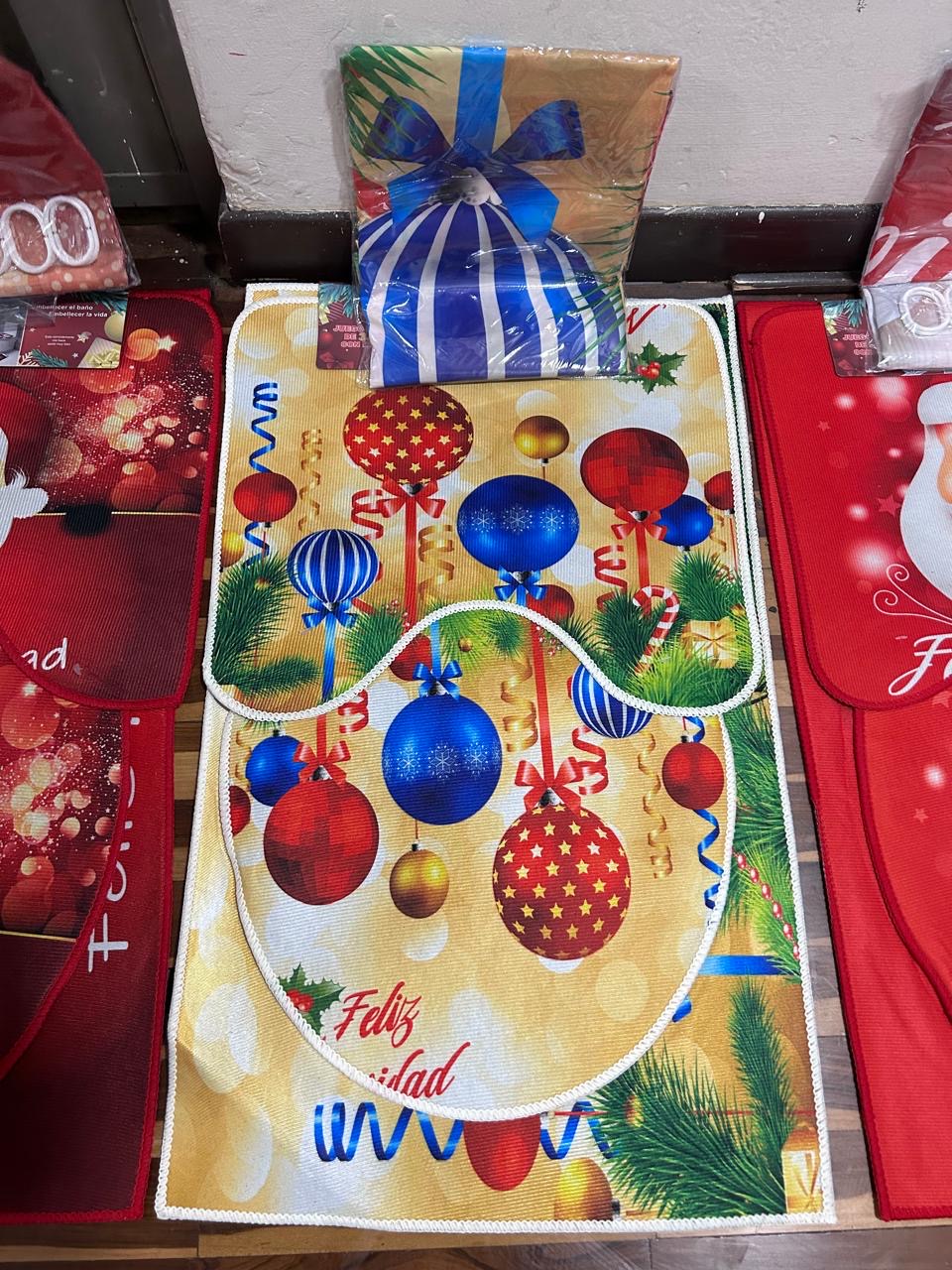 JUEGO 4 EN 1 NAVIDEÑO CON ALFOMBRA ANTIDESLIZANTE. PARA TAPA DE INODORO , TAPETE DE BAÑO BONITO Y BONITA CORTINA DE DUCHA IMPREMEABLE PAPA NOEL