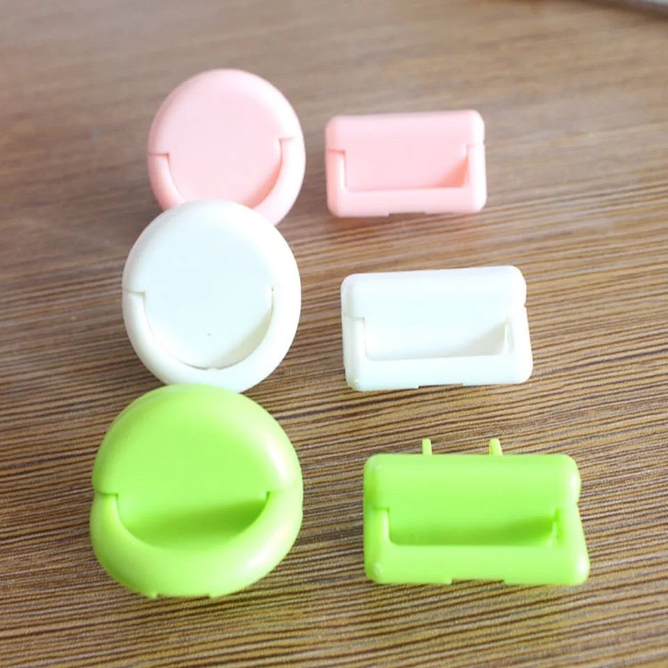 Cubierta o 
Protector de Enchufe Mod 4 colors (2 entradas) ( Set de 4 piezas )