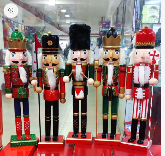 CASCANUECES CLÁSICO NAVIDEÑOS 38CM