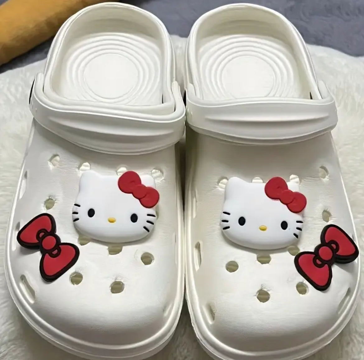 Hello Kitty -(4 pc )