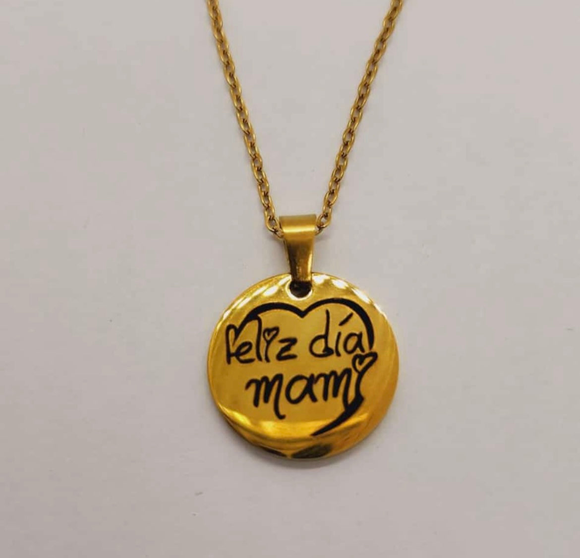 Collar ACero inoxidable bañado en 18 k  feliz día Mama