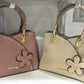 BOLSO DE CUERO RETRO CON LLAVERO FLOR