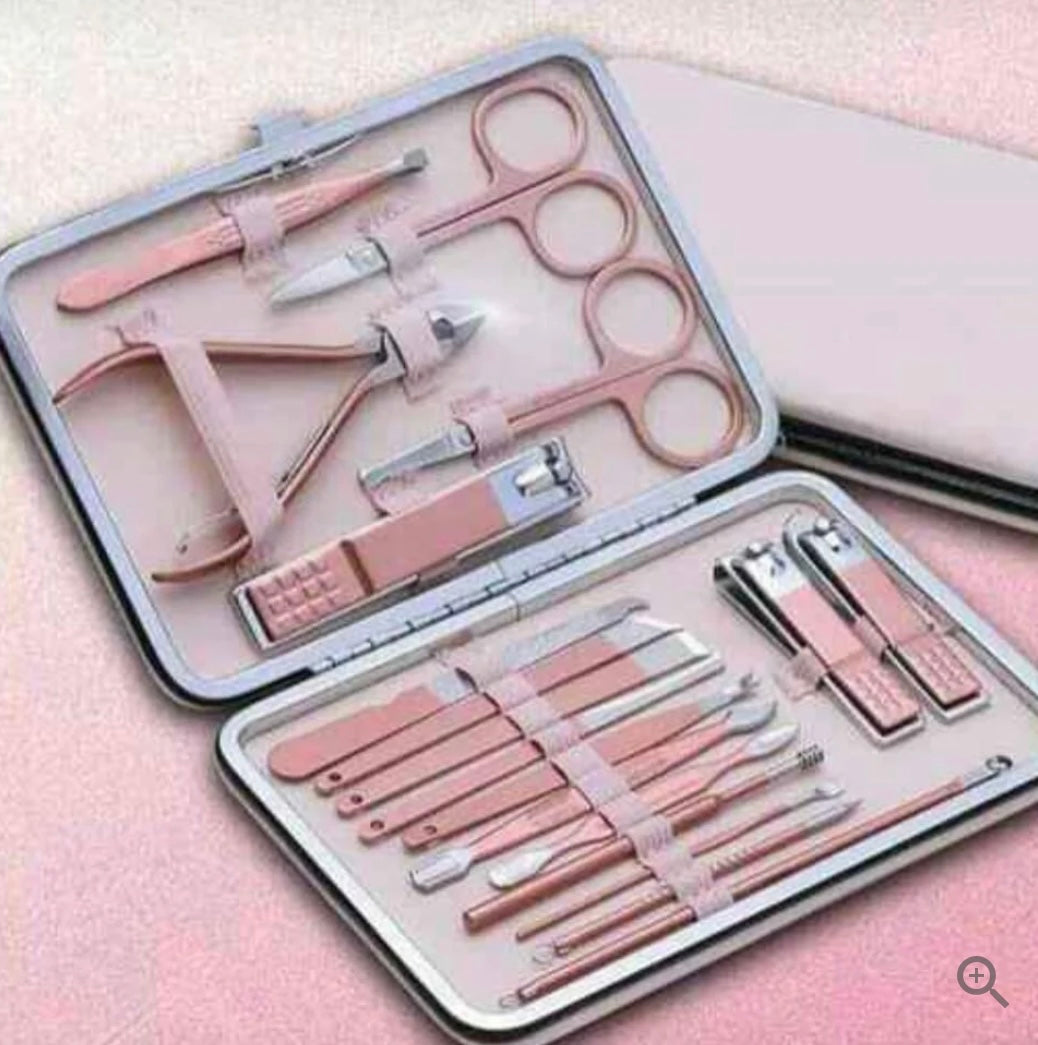 KIT DE MANICURE O PEDICURE PORTÁTIL